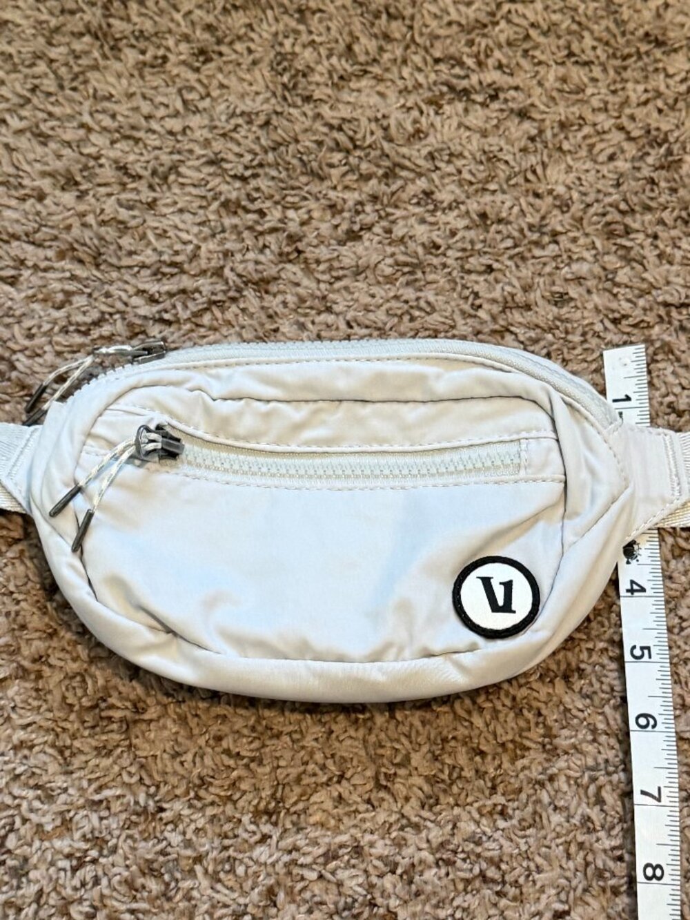 Vuori Hip Pack Belt Bag Fanny Pack - Salt White OS - Excellent Used Condition - Picture 8 of 9
